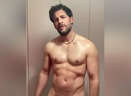 Muscle Blind White Guy Jerk Off And Cum On His Body