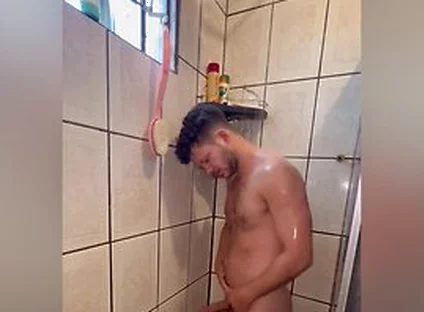 Levi Brazil - Playing In The Bath