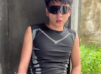 I Need Someone to Touch My Sexy Body