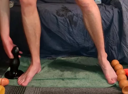 Hot Gay Twink Riding Multiple Huge Dildo's and Has Pissing Orgasms