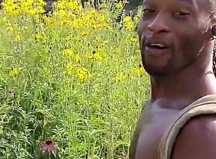 Kenniejai Walks Nude by the River in Chicago and Gets Caught