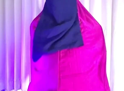 Arab Crossdresser Fuck Dildo