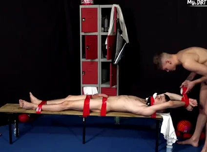 Bench-bound Sub Captivity