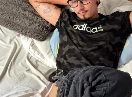 A Hetero's First Handjob with His Best Friend Watching Gay Porn