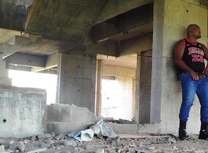 I Went to Pee at the Construction Site and Felt Like Getting up to Some Mischief.
