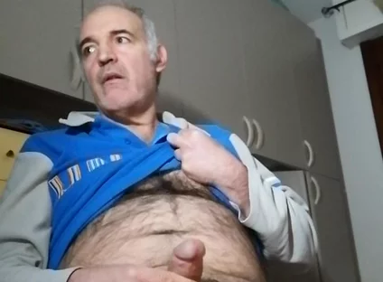 A Nice Cumshot Before Going to Sleep!