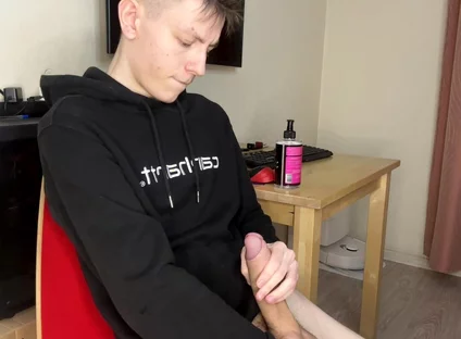18 and Horny: Twink's Sticky Load Explosion