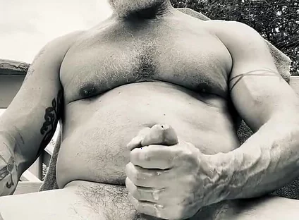 B&w Outdoor Bate