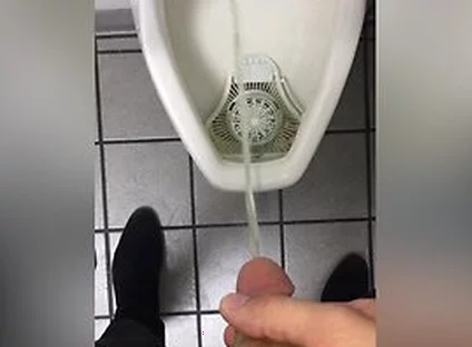 Big Bi Dick Pissing (hard & Soft)