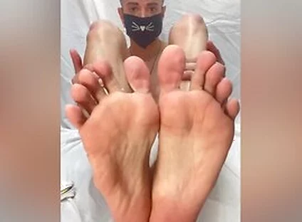 Kitty Femboy Showing Feet And Ass