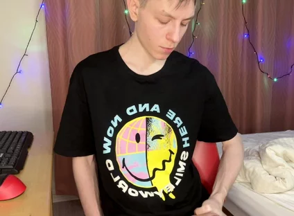 Quick Dorm Jerk Makes 23cm Cock Squirt Everywhere