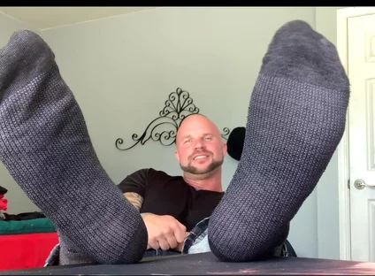‪why Are My Feet so Ticklish in Dress Socks?