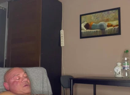 Bodybuilder Jerk off Home
