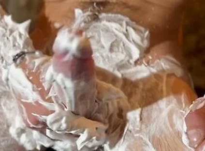 Uomo Si Depila Il Cazzo Prima Di Scopare