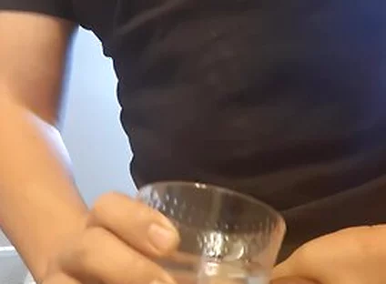 Pinoy Celebrity Host Jakol !!! Pinutok Sa Baso