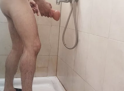 Hard and Nice Dick Gets Horny While Showering